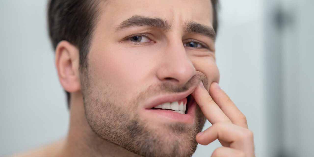Retrazione Gengivale: Proteggi i Tuoi Denti Prima Che Sia Troppo Tardi